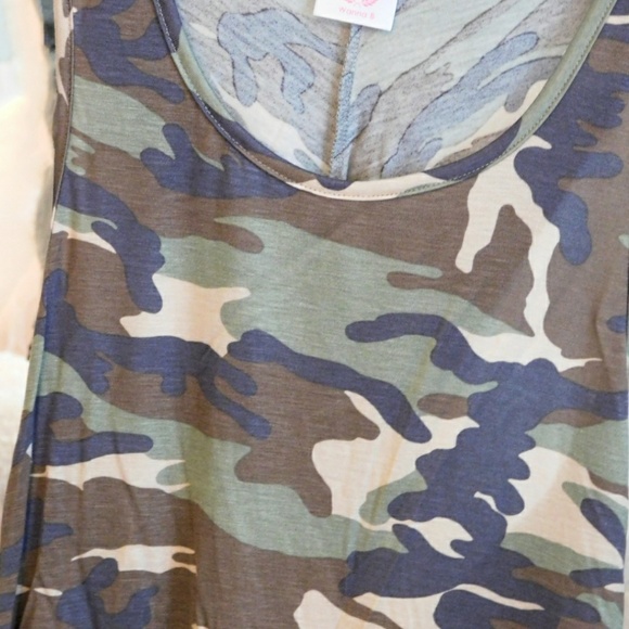 NWT - WOMENS CAMO TWIST BACK SCOOP NECK TOP - Picture 5 of 5